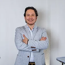 Dr Cesar Peimbert_edited